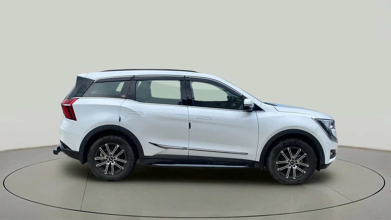 Side view of a Mahindra XUV700