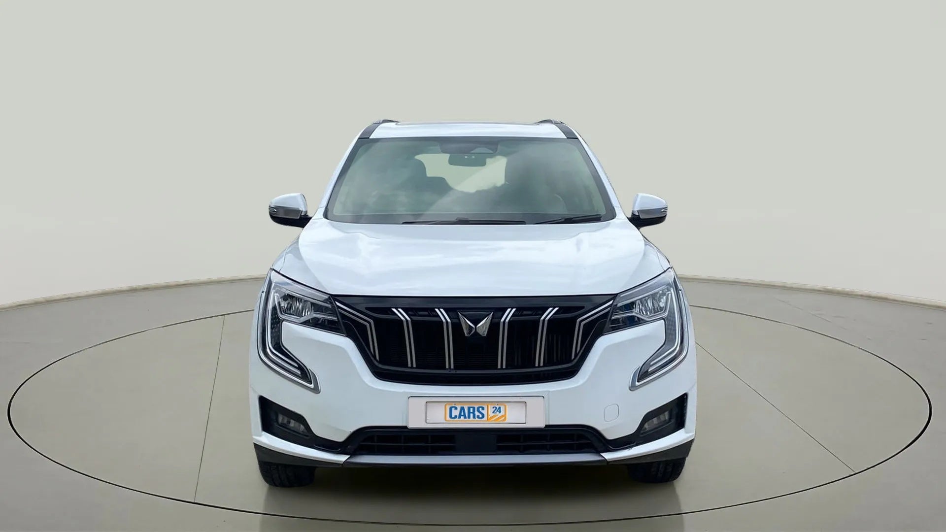 Front view of a Mahindra XUV700