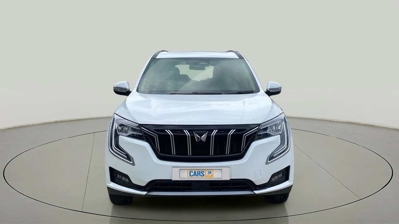 Front view of a Mahindra XUV700