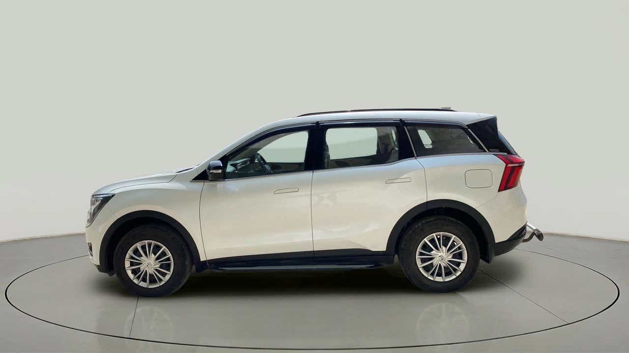 Side view of a Mahindra XUV700