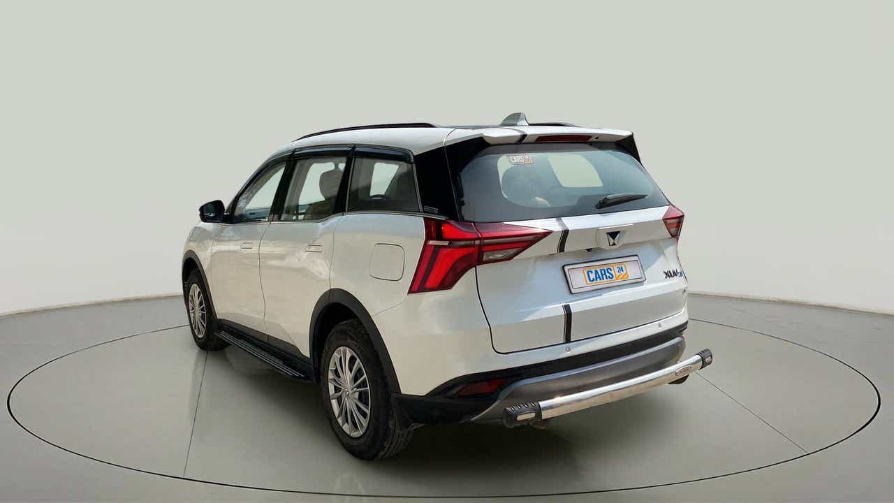 Rear three-quarter of a Mahindra XUV700