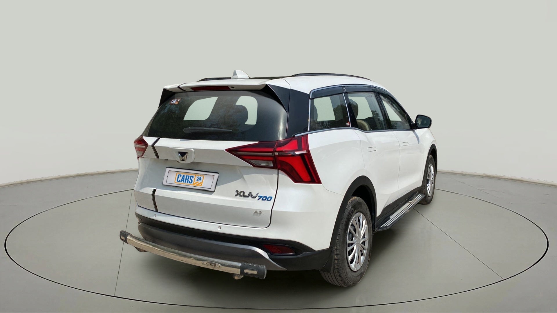 Rear three-quarter view of a Mahindra XUV700
