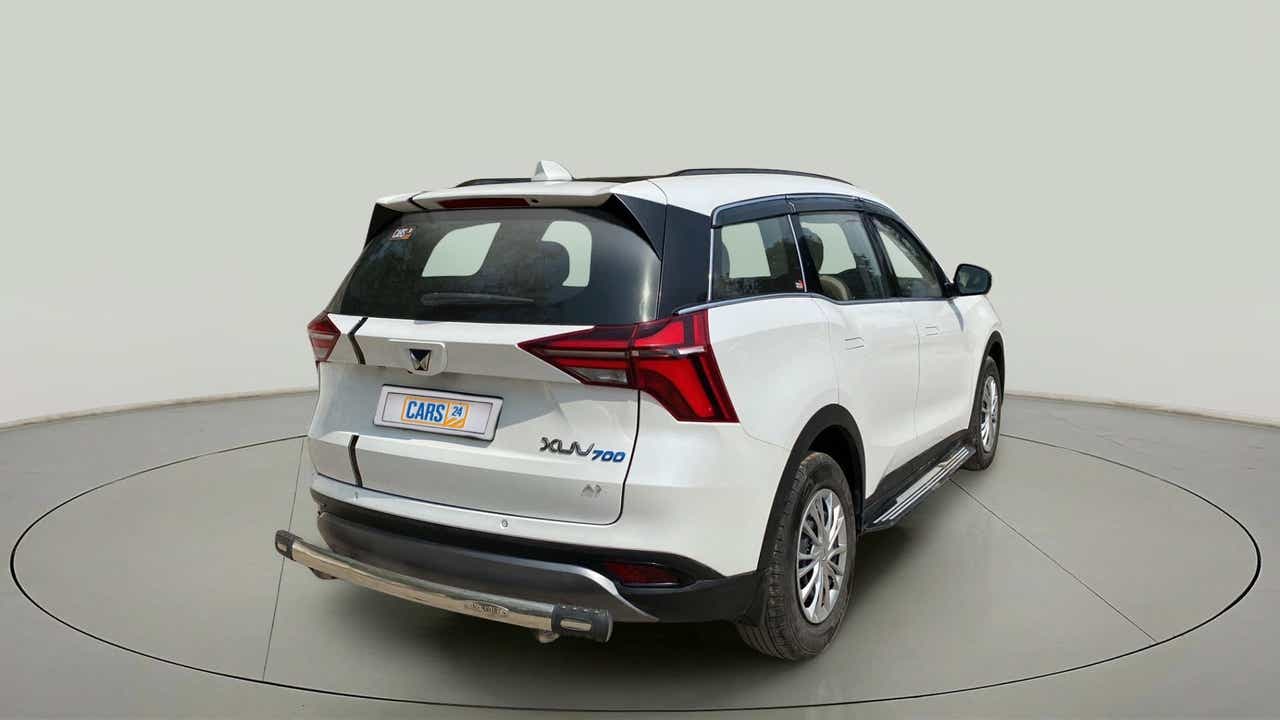 Rear three-quarter view of a Mahindra XUV700