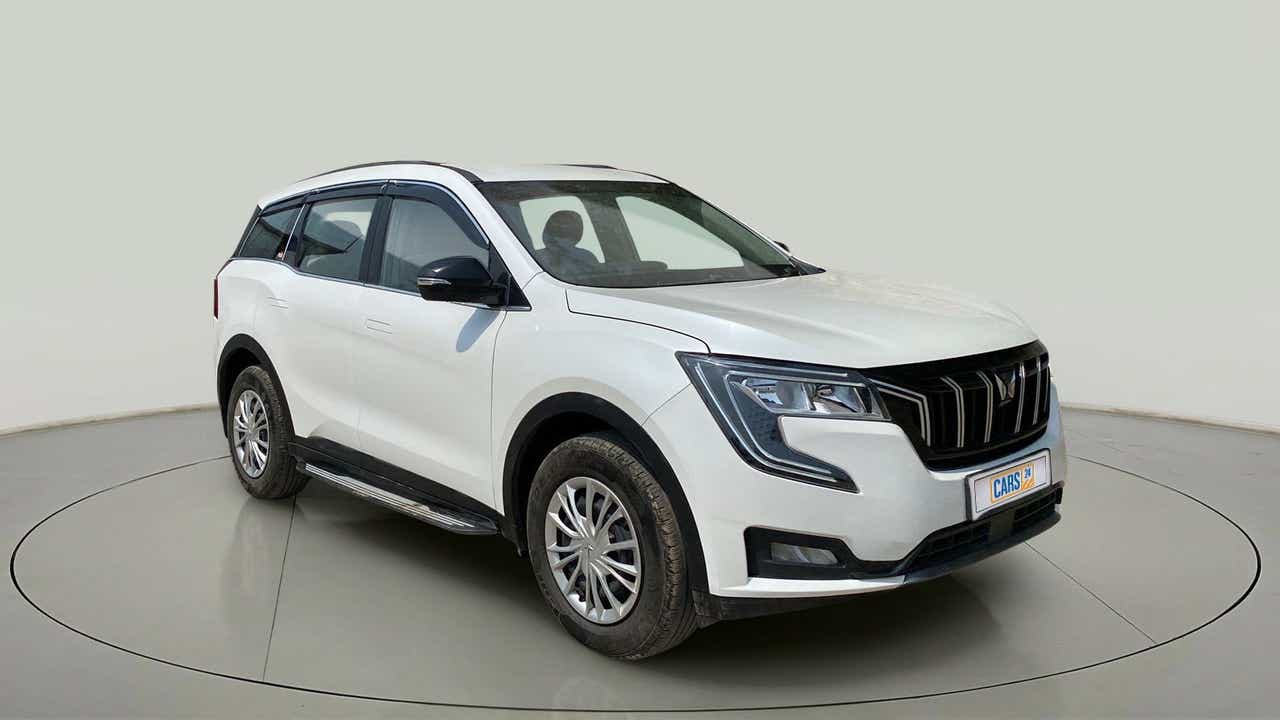 Front three-quarter of a Mahindra XUV700