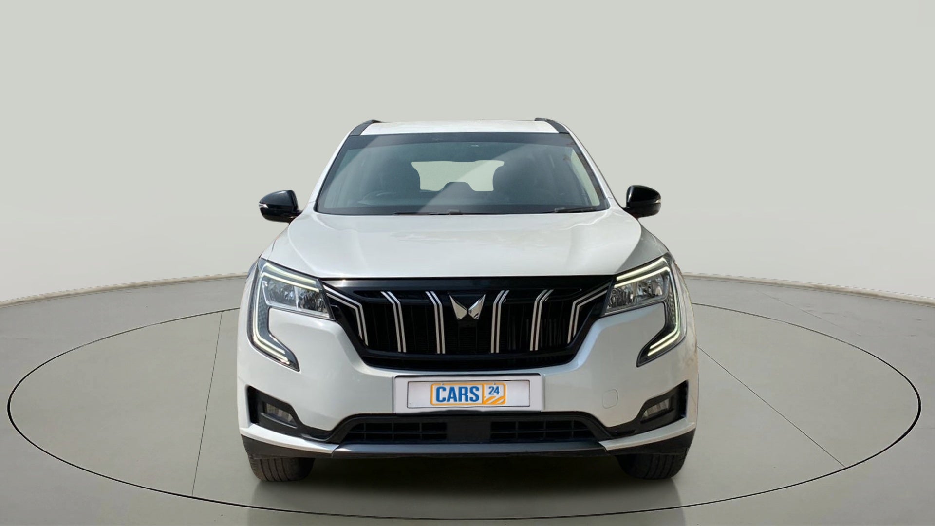 Front view of a Mahindra XUV700