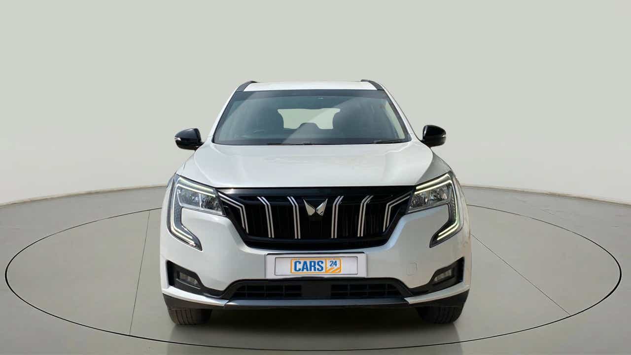 Front view of a Mahindra XUV700