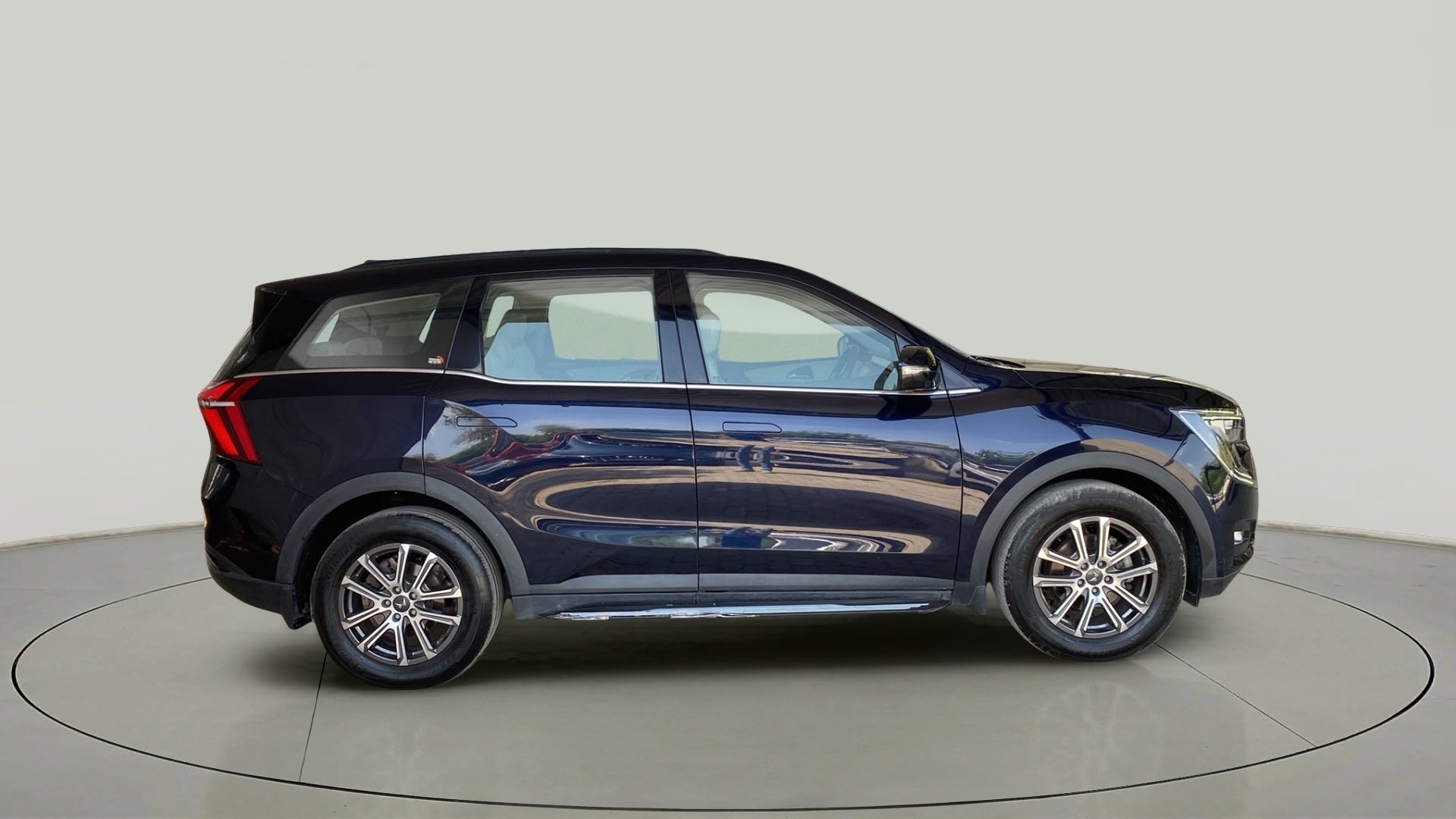 Side view of a Mahindra XUV700