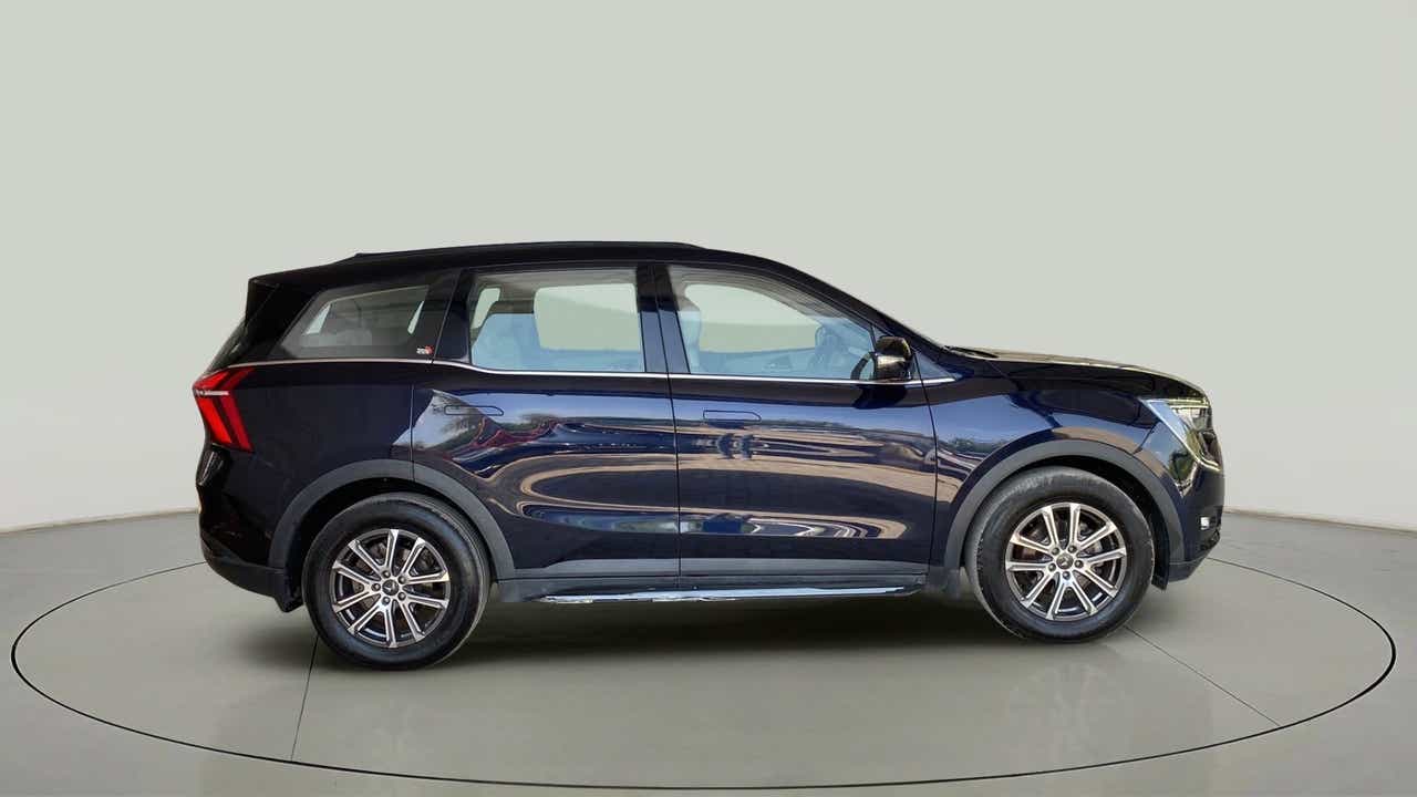 Side view of a Mahindra XUV700