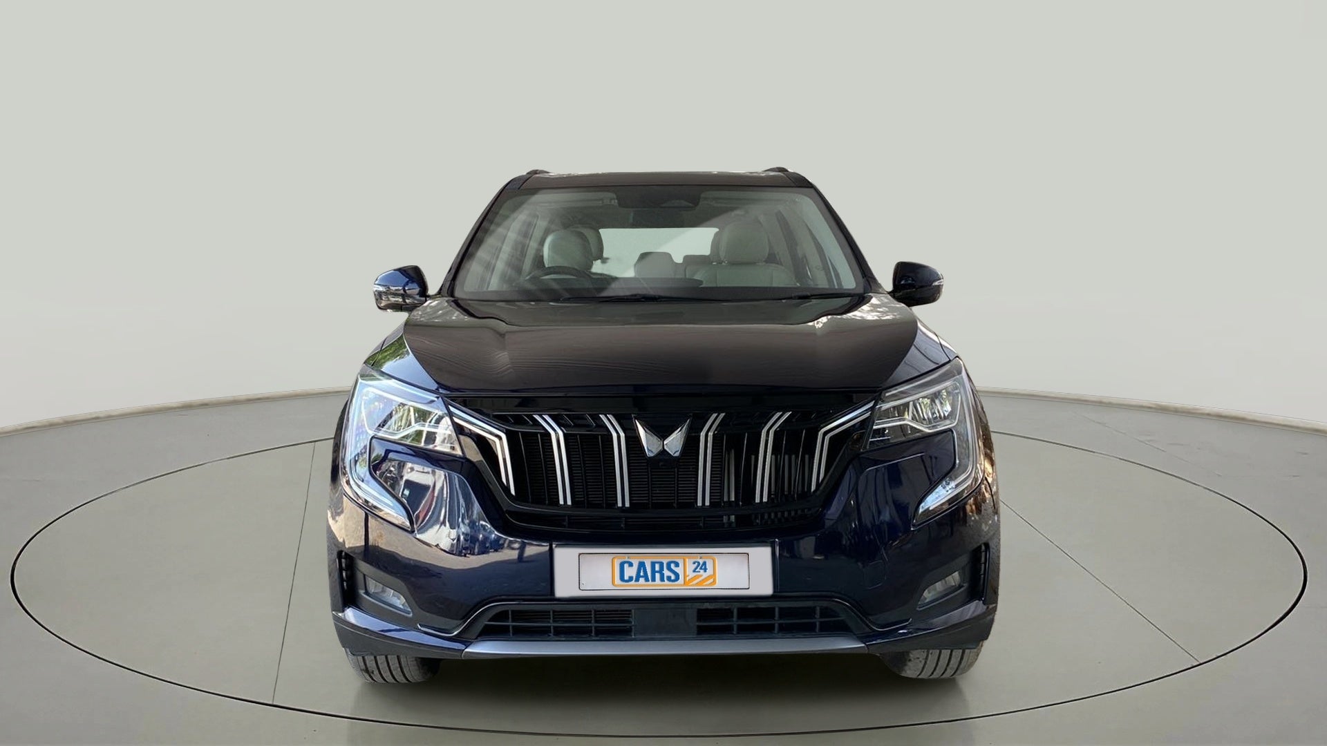 Front view of a Mahindra XUV700