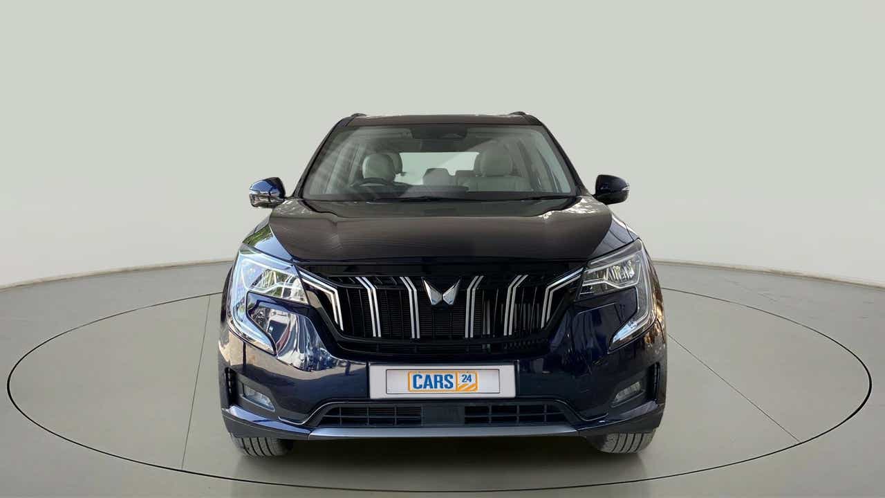 Front view of a Mahindra XUV700