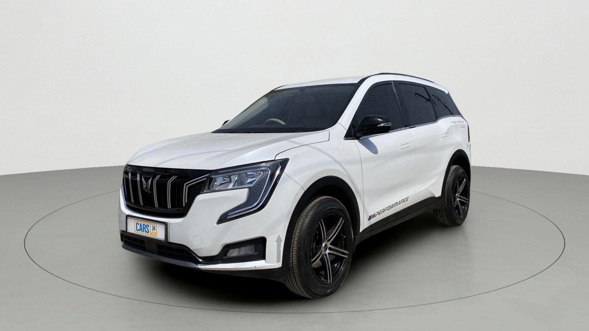 Front three-quarter of a Mahindra XUV700