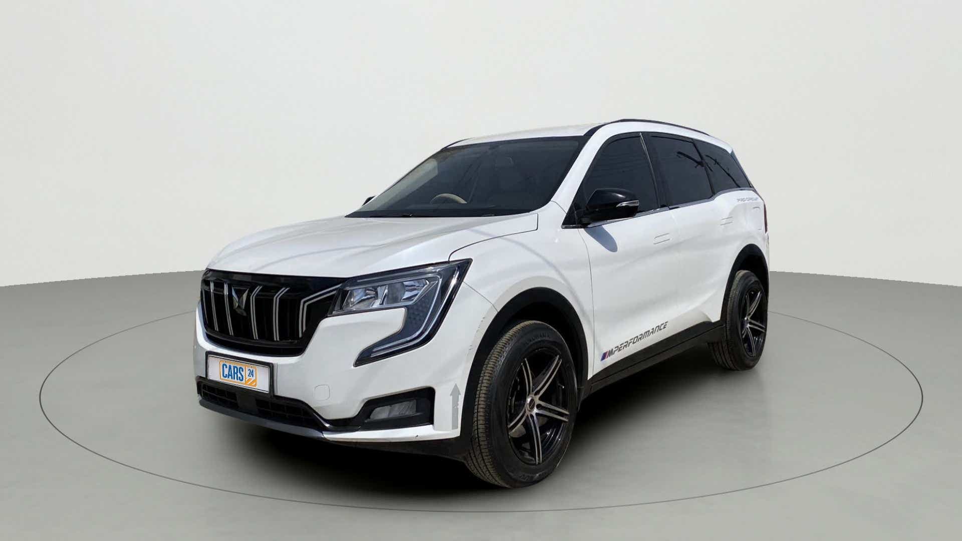 Front three-quarter of a Mahindra XUV700