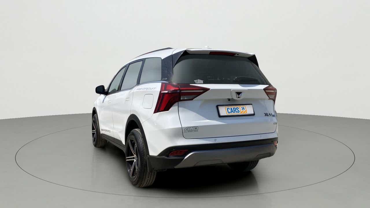 Rear three-quarter of a Everest White Mahindra XUV700