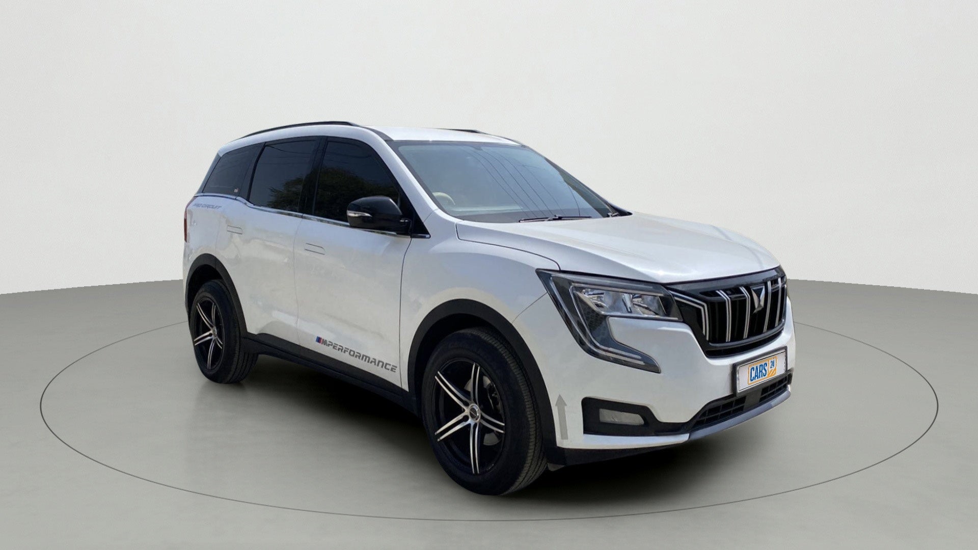 Front three-quarter view of a Mahindra XUV700