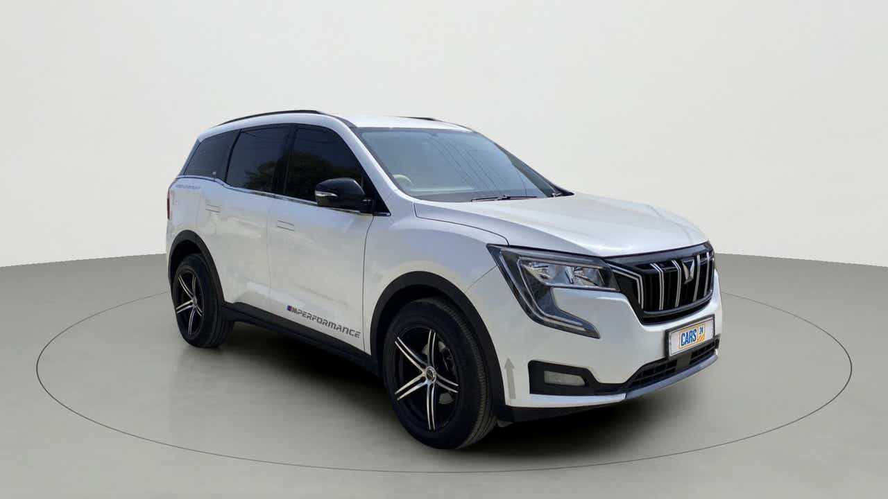 Front three-quarter view of a Mahindra XUV700