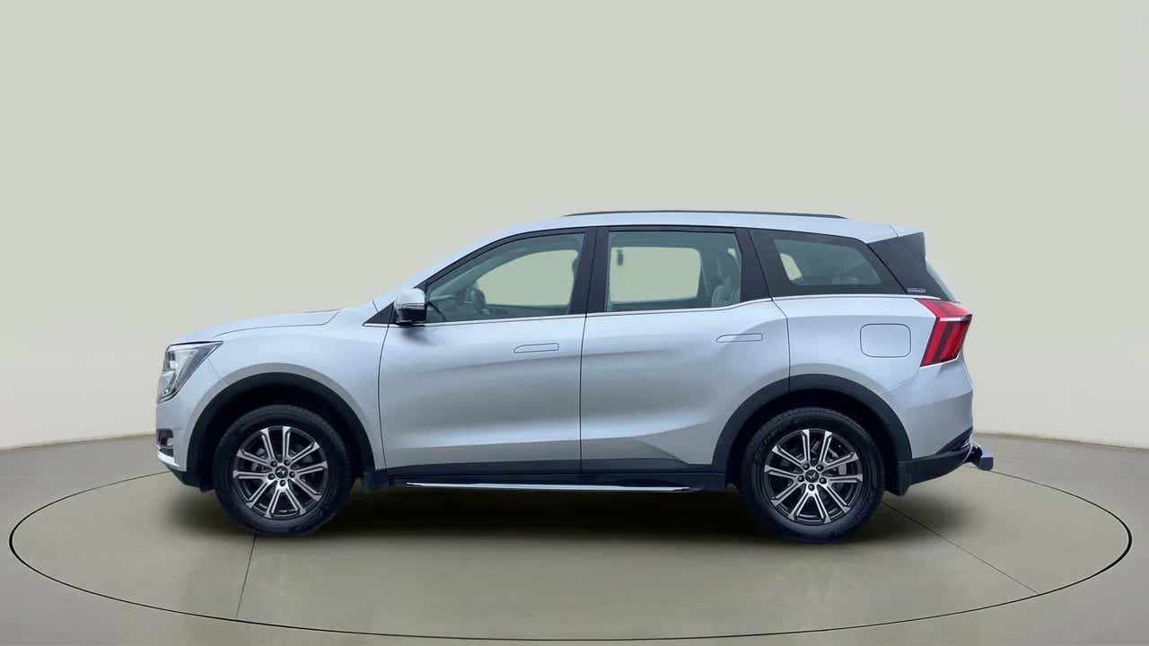 Side view of a Mahindra XUV700