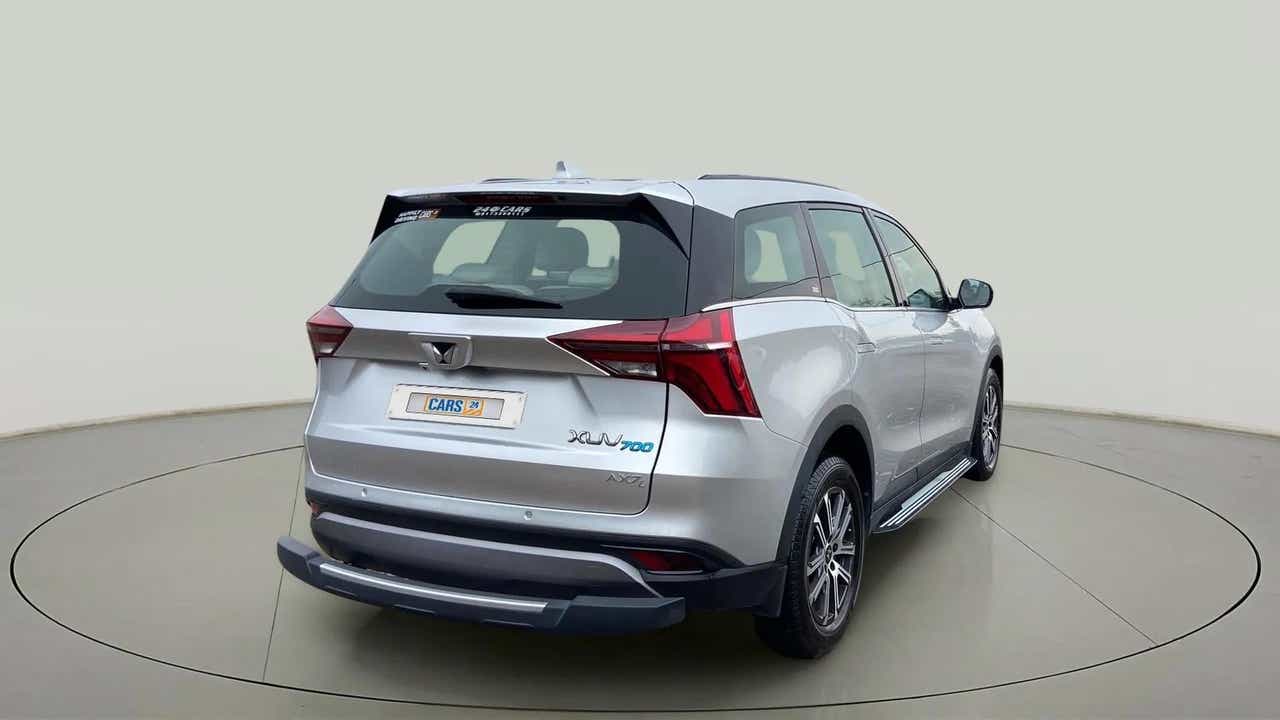 Rear three-quarter of a Mahindra XUV700