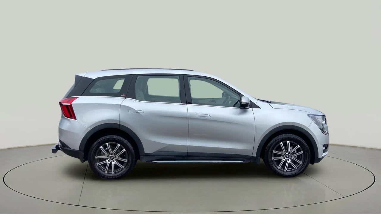 Side view of a Mahindra XUV700