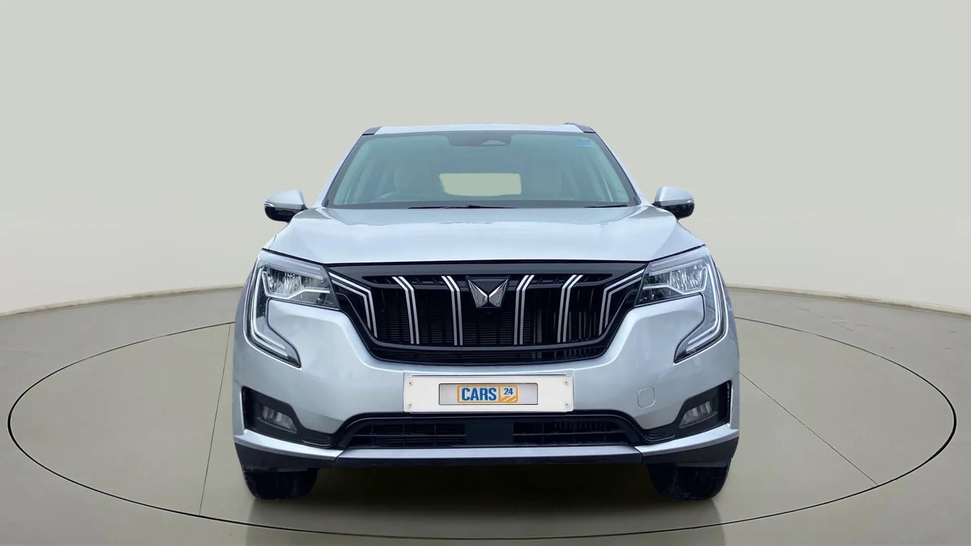 Front view of a Mahindra XUV700