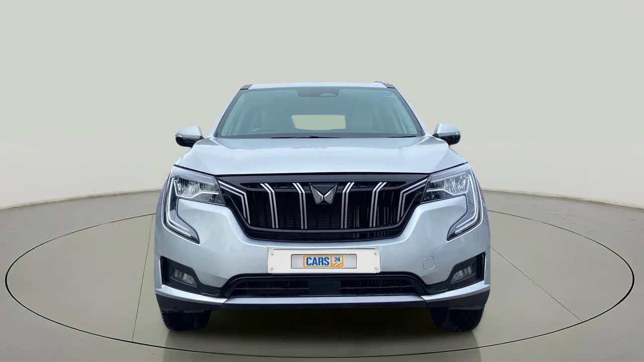 Front view of a Mahindra XUV700