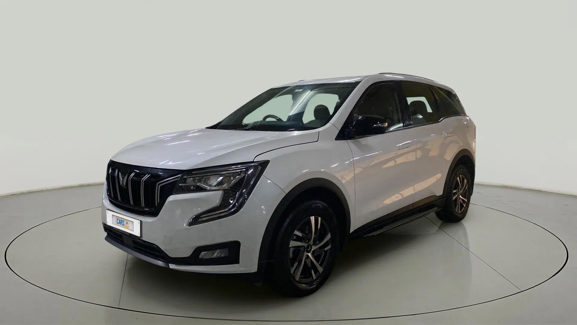 Front three-quarter view of a Mahindra XUV700