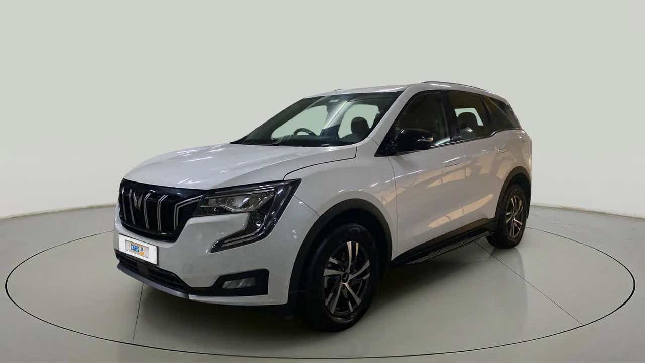 Front three-quarter view of a Mahindra XUV700