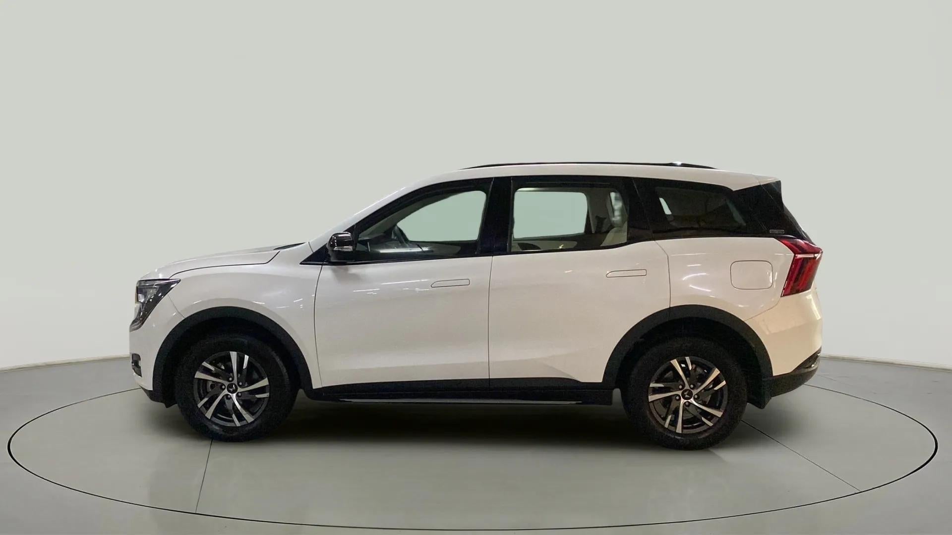 Side view of a Mahindra XUV700