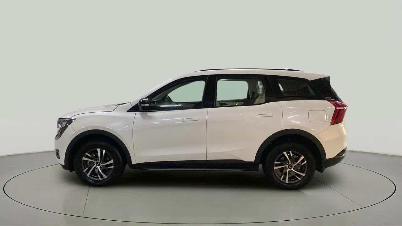 Side view of a Mahindra XUV700