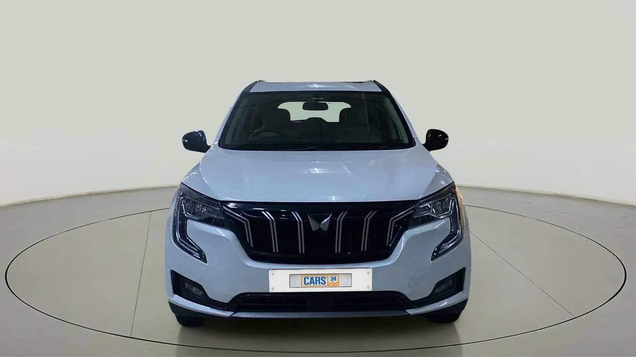 Front view of a Mahindra XUV700