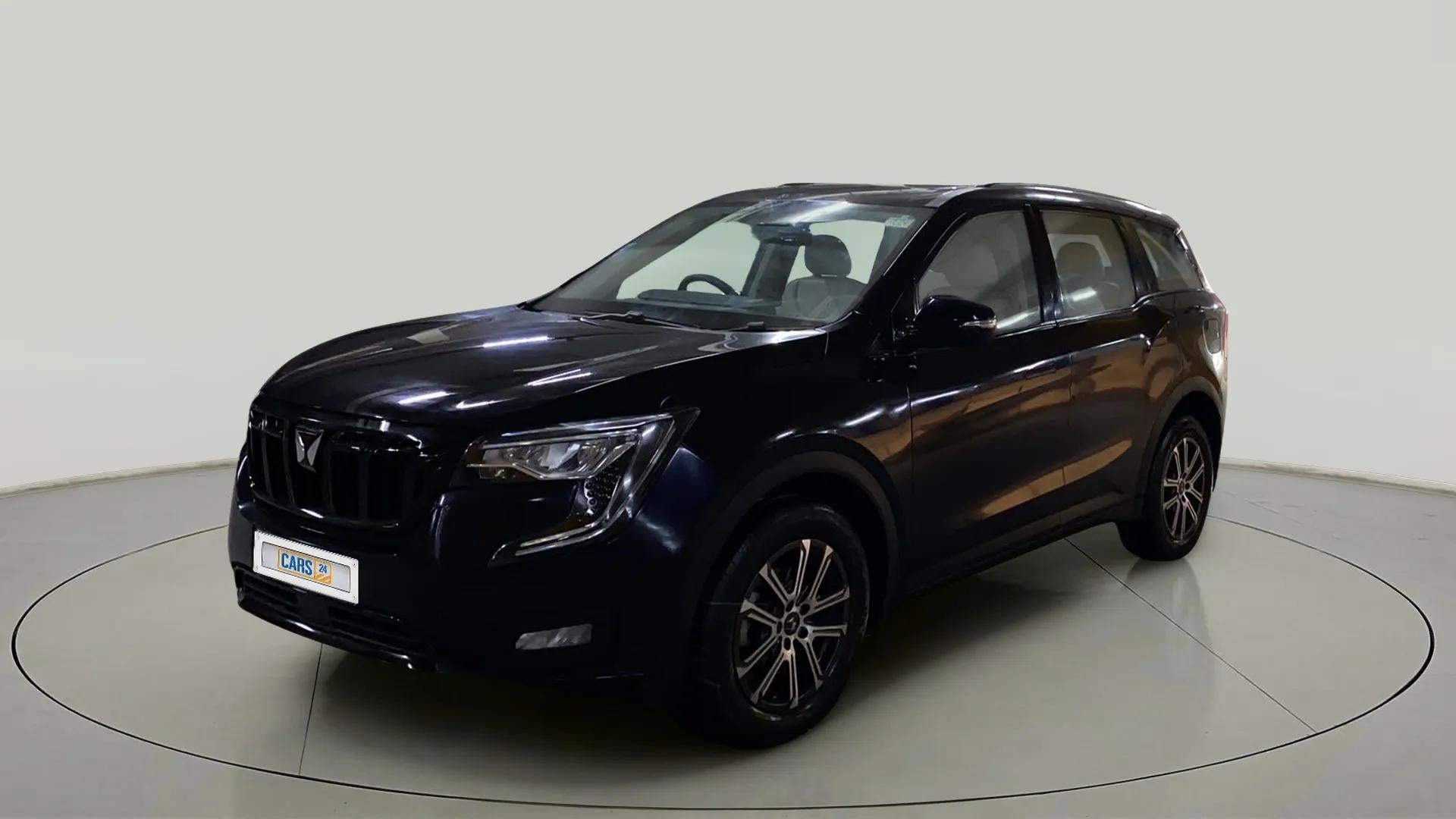 Front three-quarter view of a Mahindra XUV700