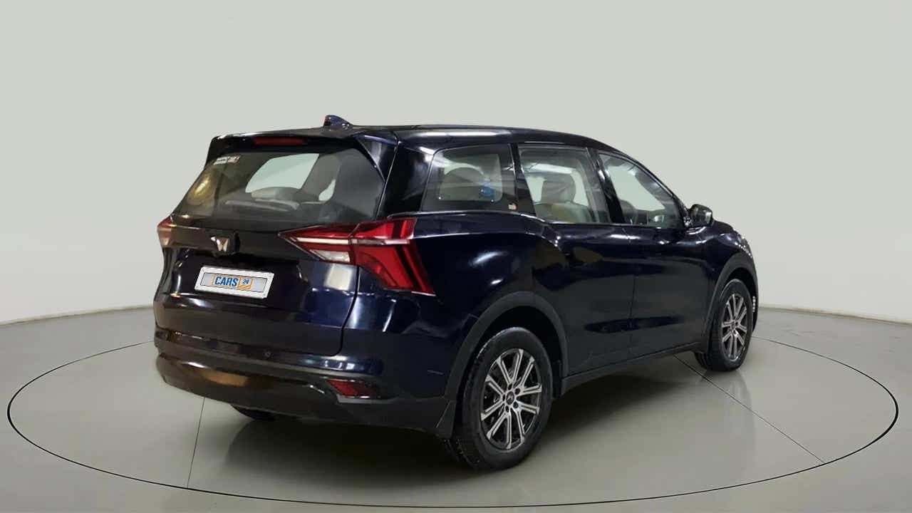 Rear three-quarter of a Mahindra XUV700