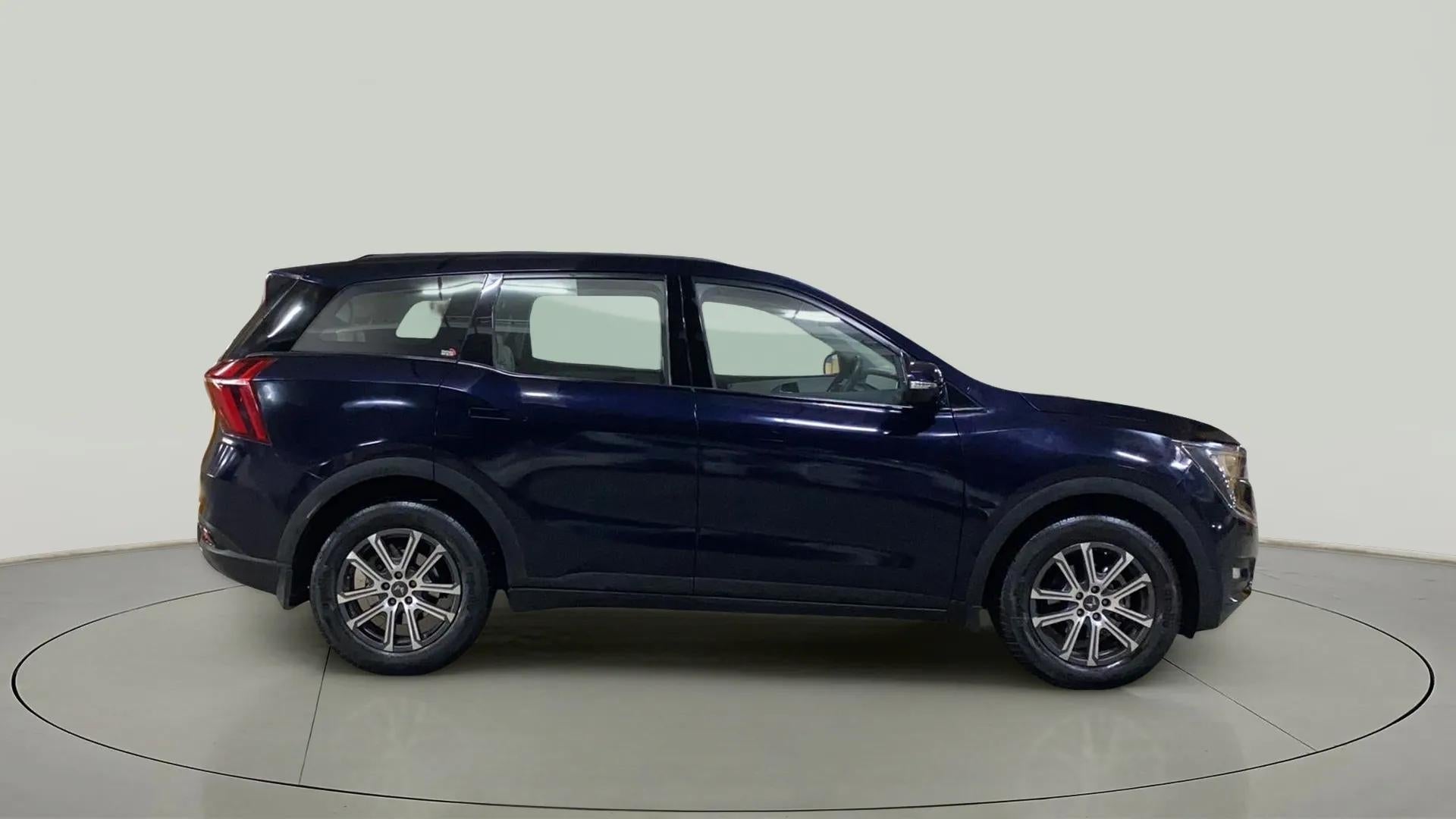 Side view of a Mahindra XUV700