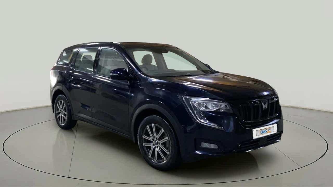 Front three-quarter view of a Mahindra XUV700