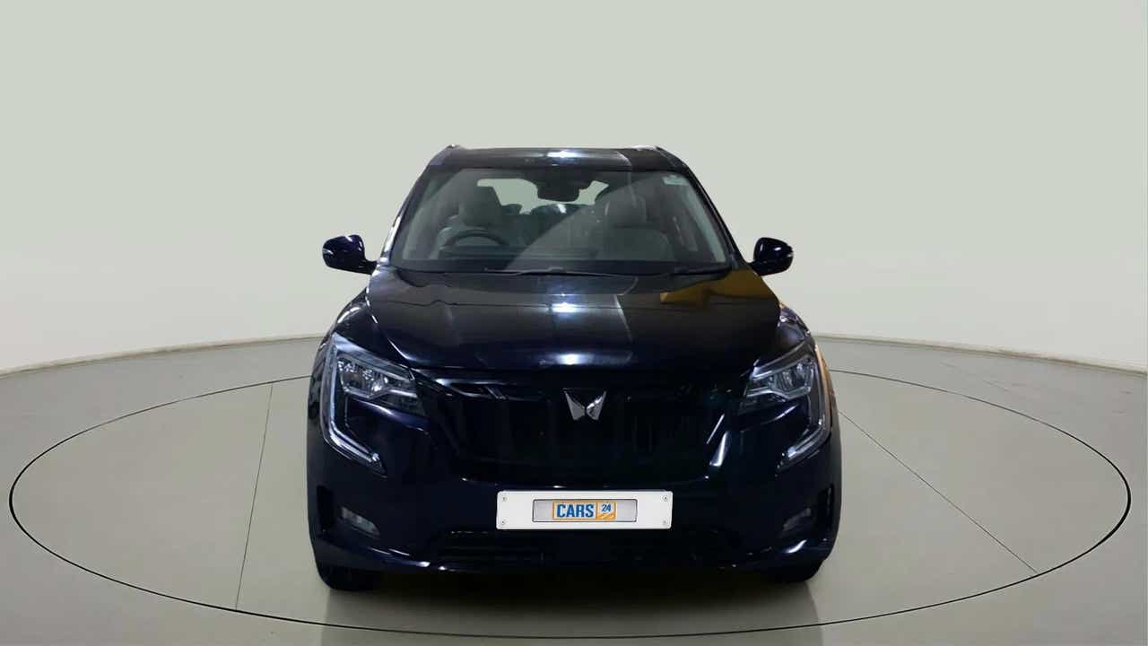 Front view of a Mahindra XUV700