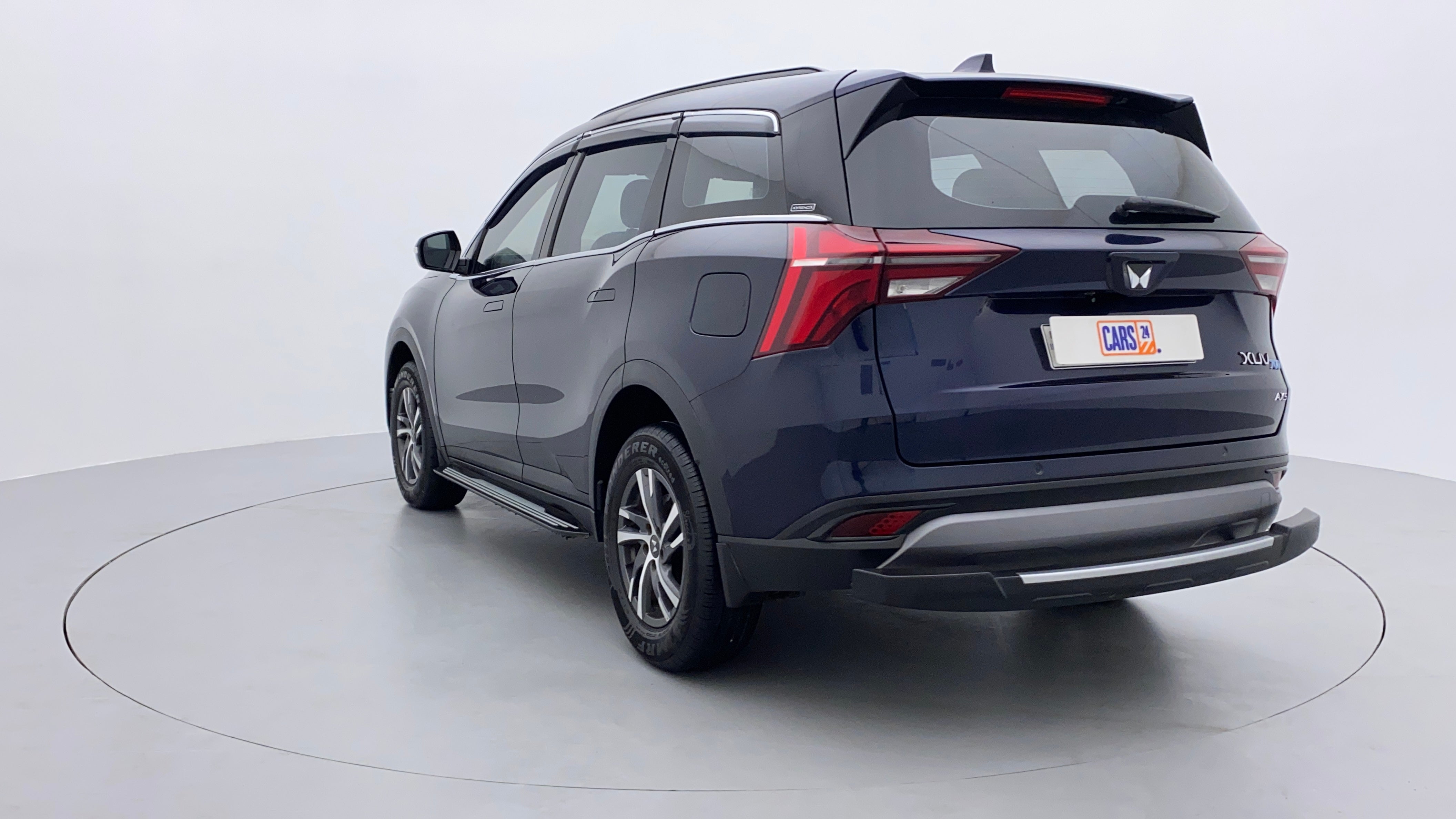 Rear three-quarter of a Mahindra XUV700