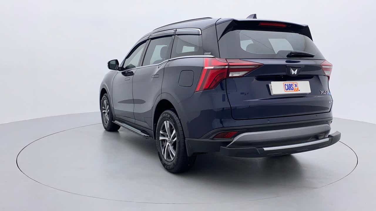 Rear three-quarter of a Mahindra XUV700