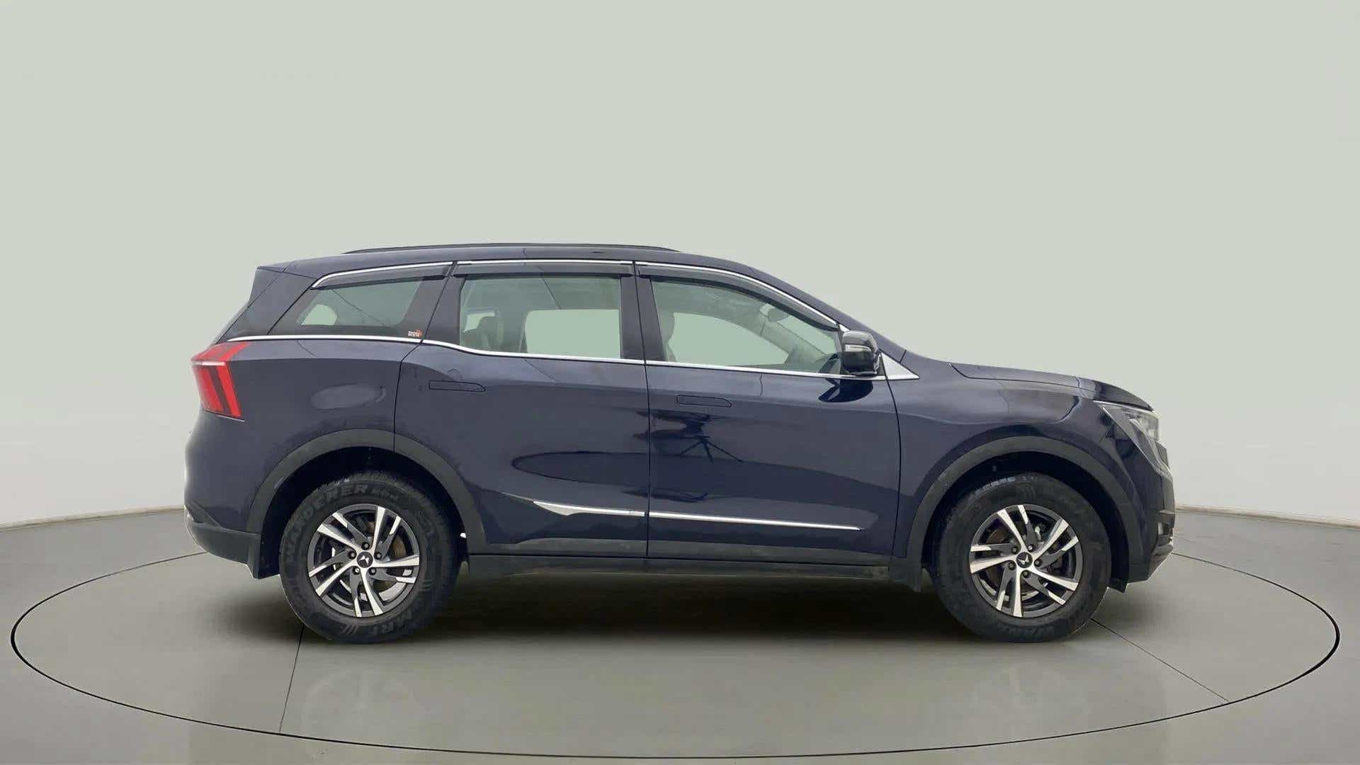 Side view of a Mahindra XUV700