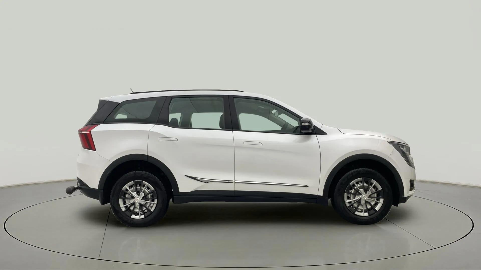 Side view of a Mahindra XUV700