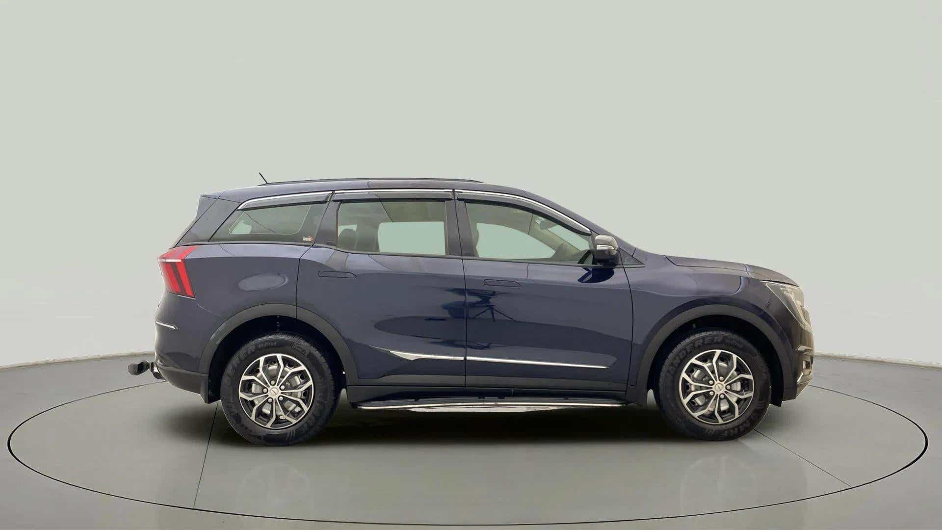 Side profile of a Mahindra XUV700