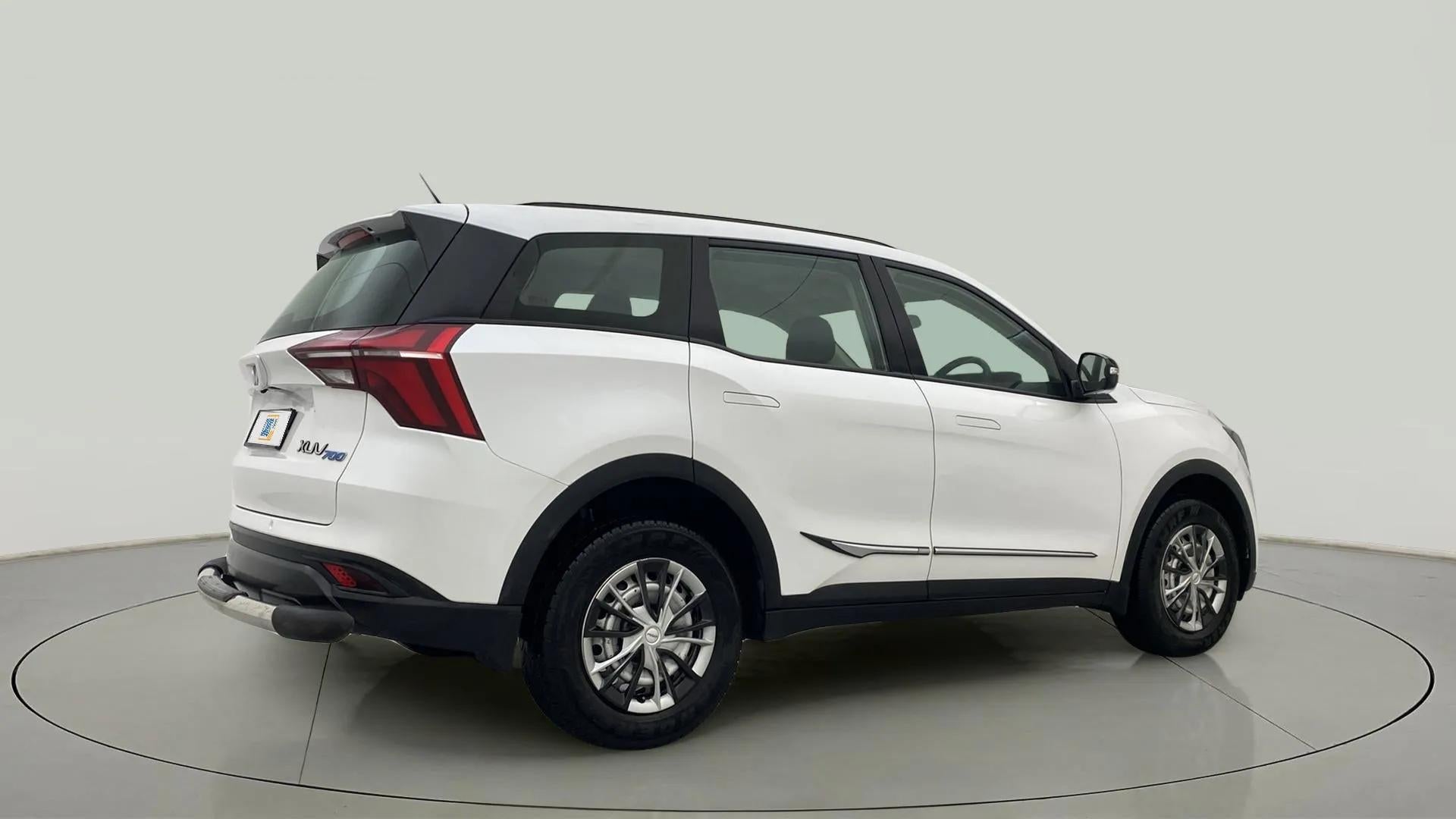 Rear three-quarter view of a Everest White Mahindra XUV700