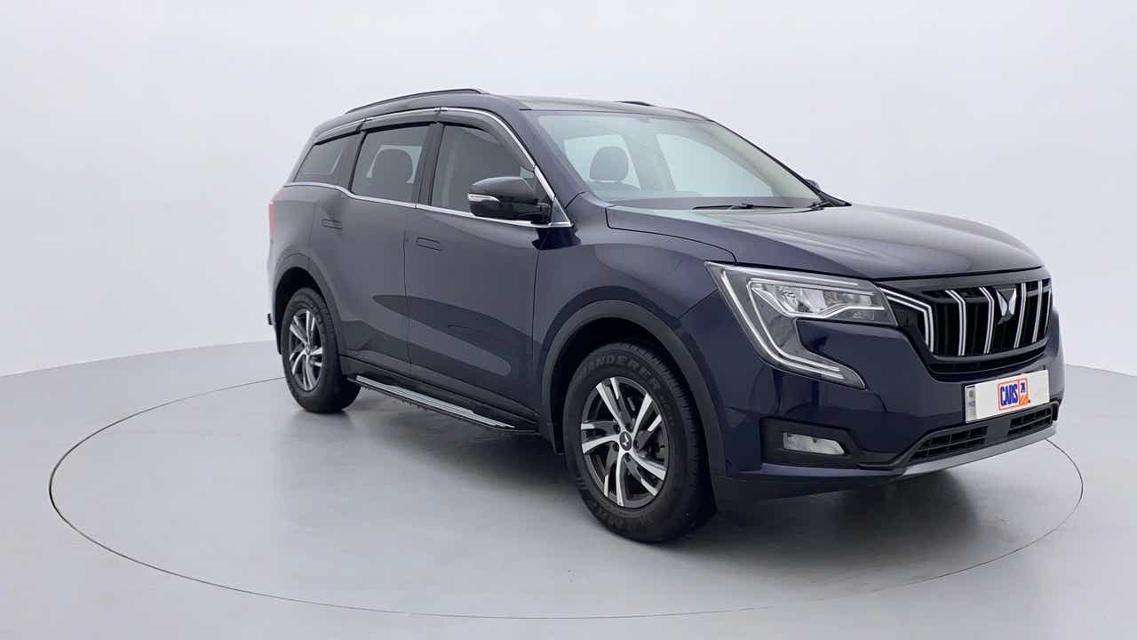 Front three quarter view of a Mahindra XUV700