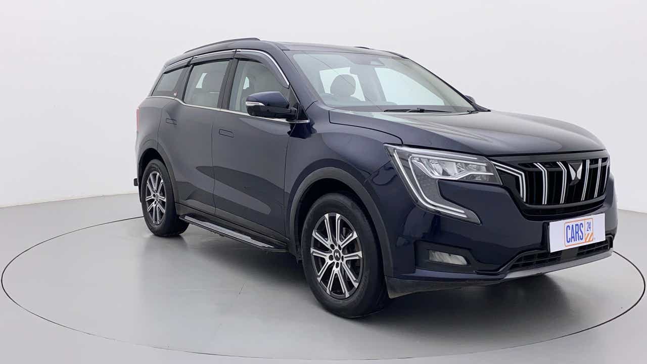 Front three-quarter of a Mahindra XUV700