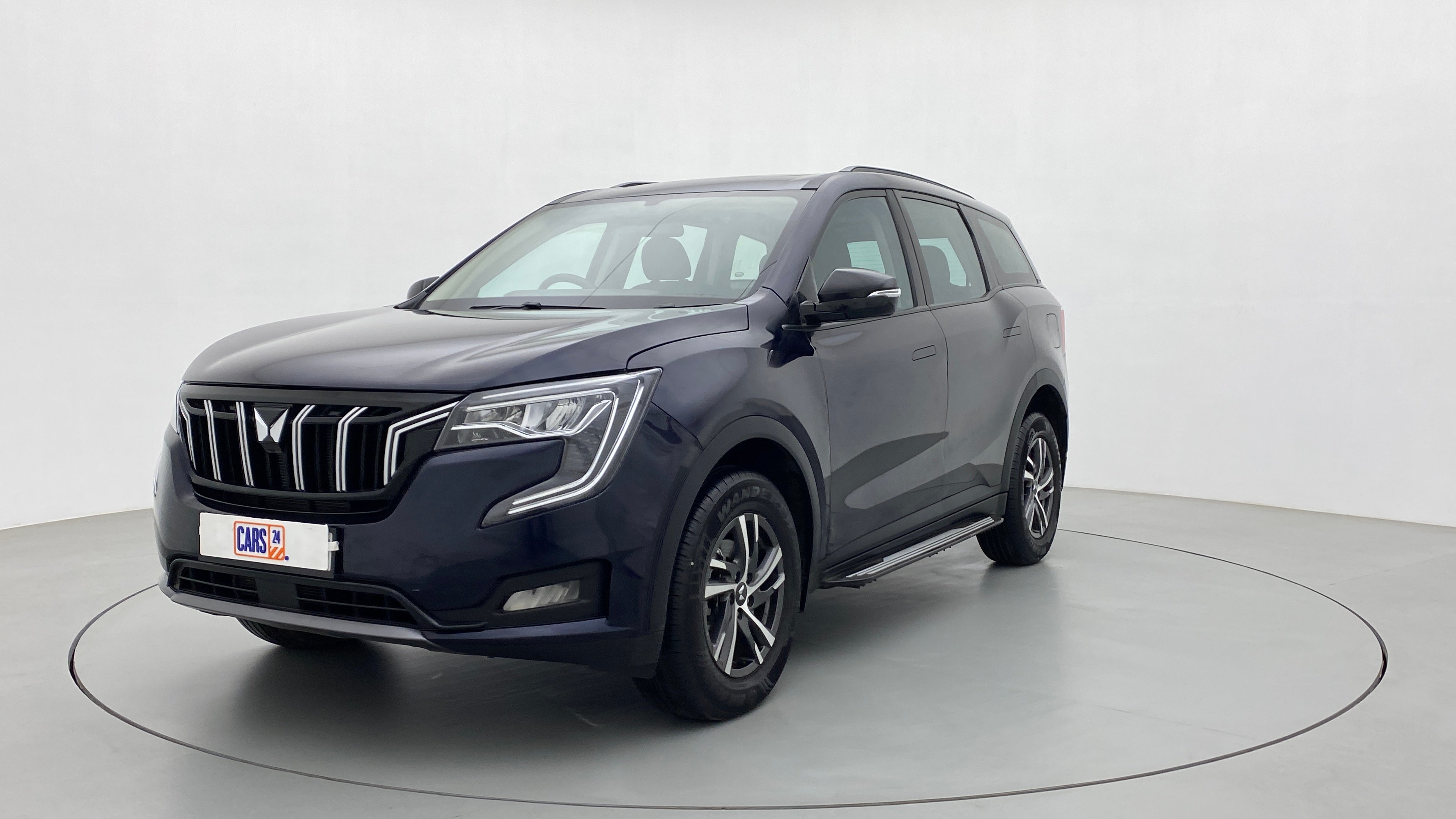 Front three-quarter of a Mahindra XUV700