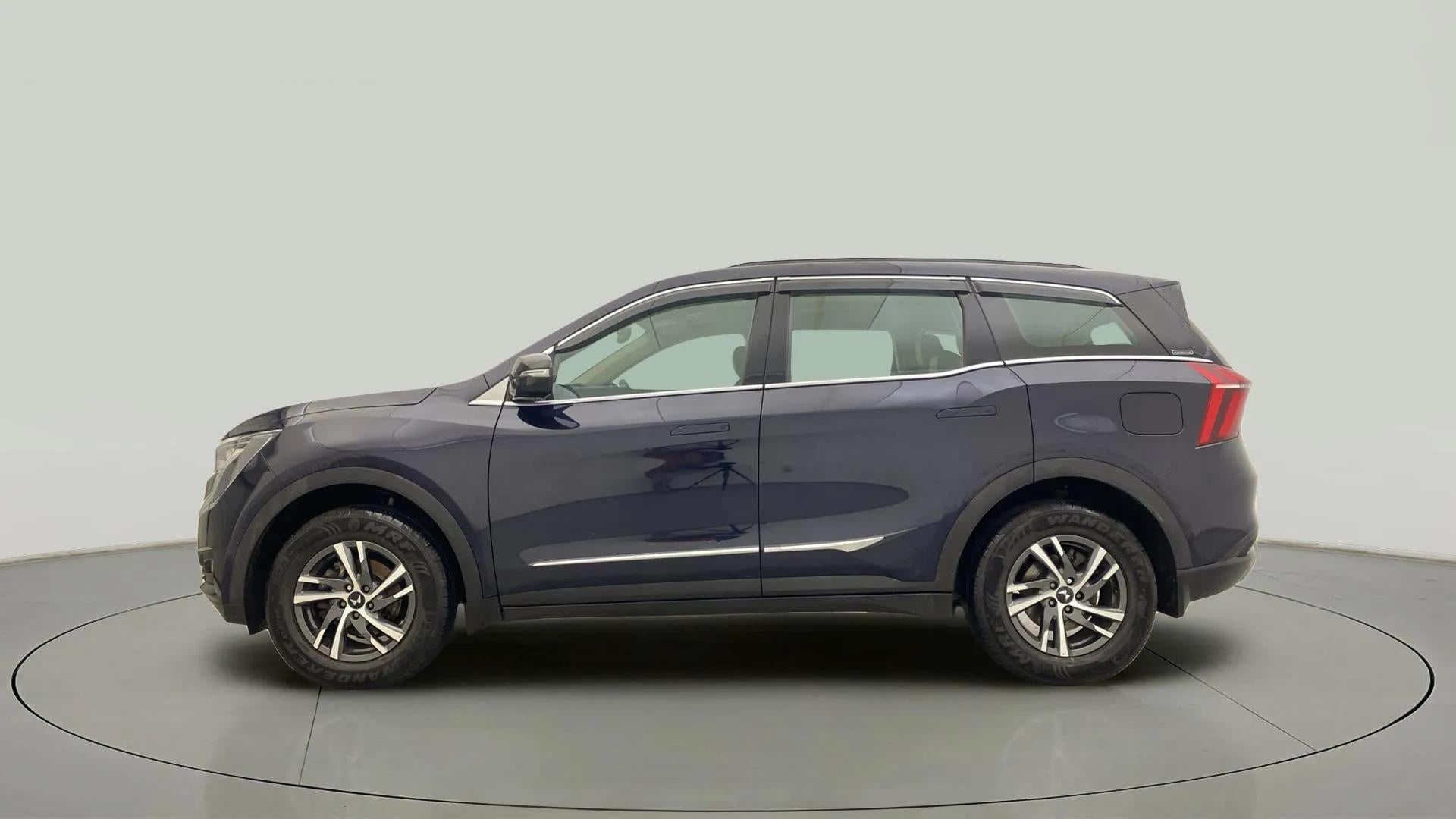 Side view of a Mahindra XUV700