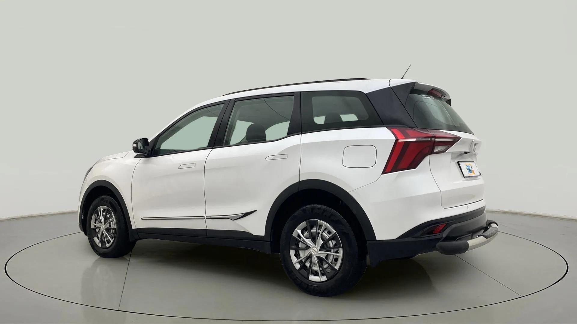 Rear three-quarter view of a Everest White Mahindra XUV700