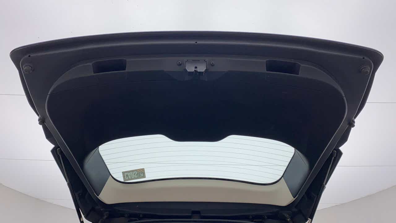 Open tailgate view of a Mahindra XUV700