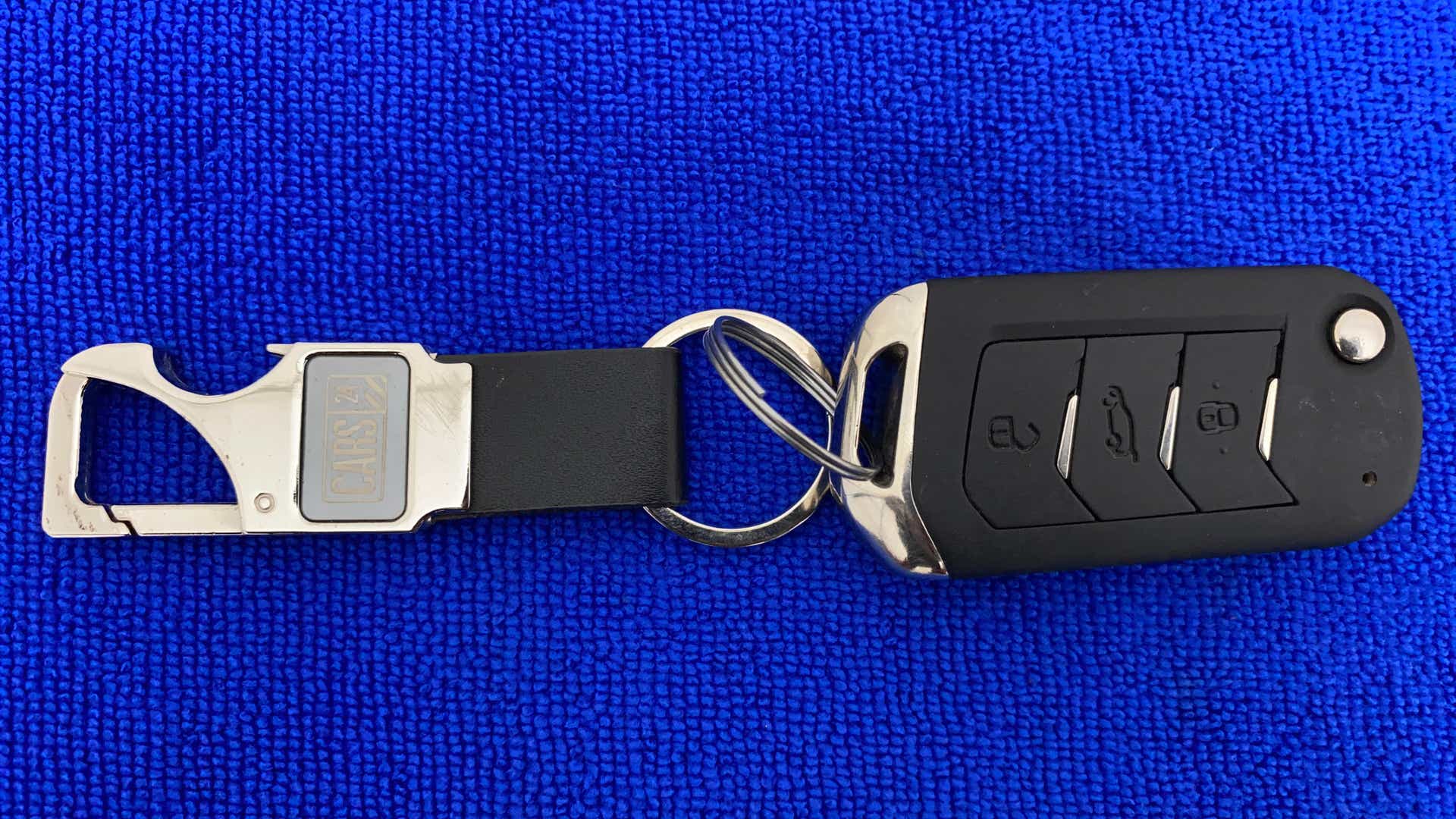 Car key fob on a keychain for a Mahindra XUV700