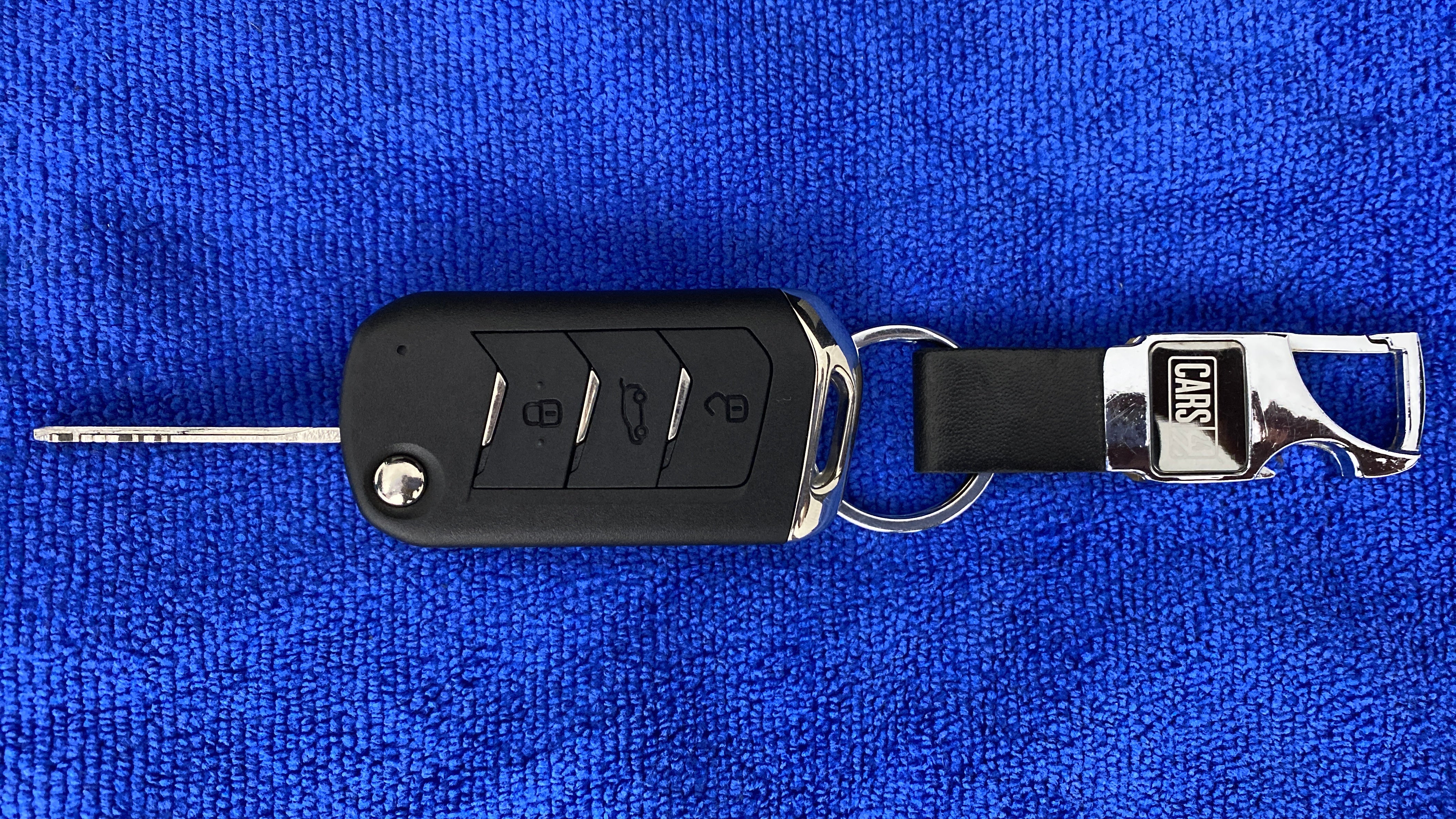 Car key fob with keychain for a Mahindra XUV700