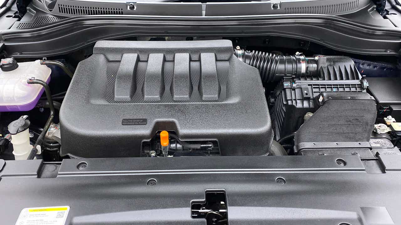 Engine bay of a Mahindra XUV700