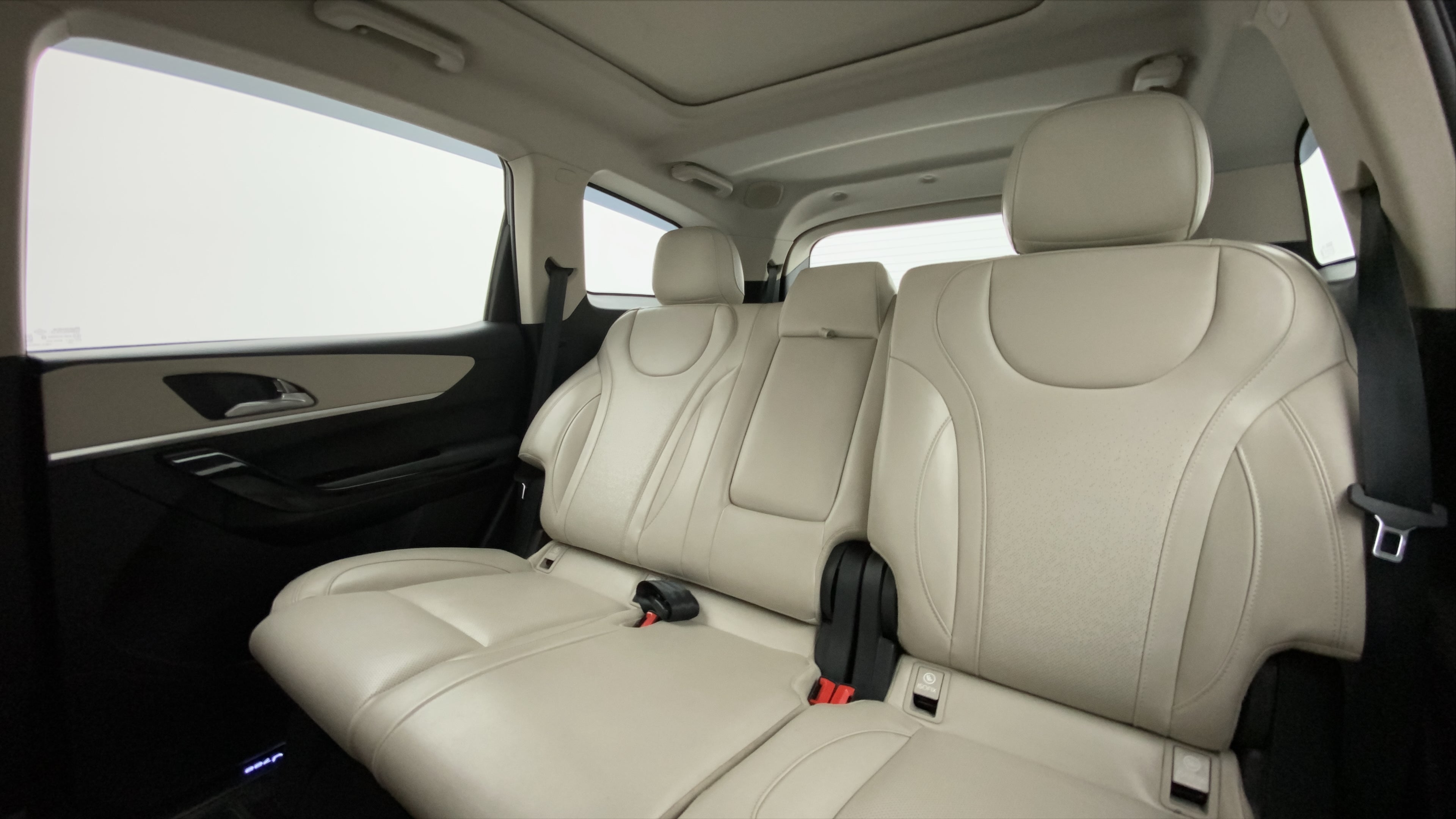Rear seats interior view of a Mahindra XUV700